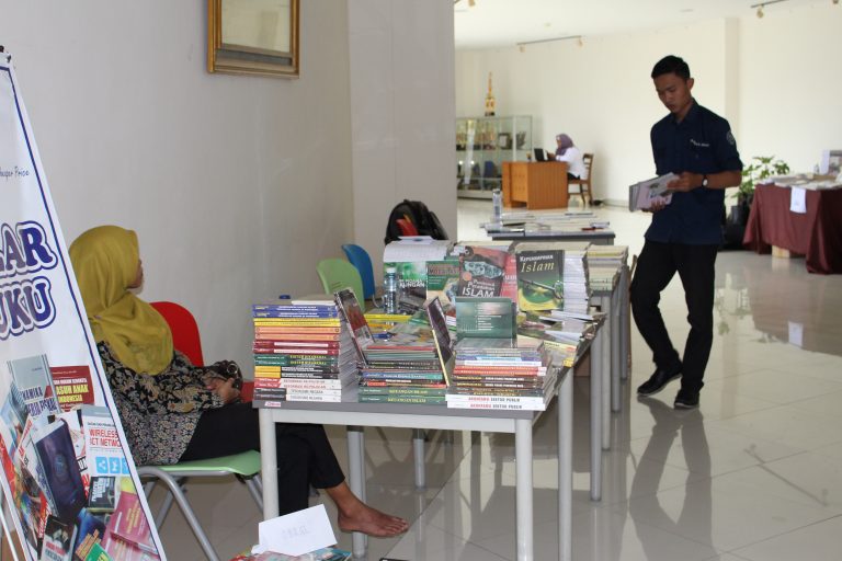 Pameran Dan Bazar Buku Di Direktorat Perpustakaan Library Of